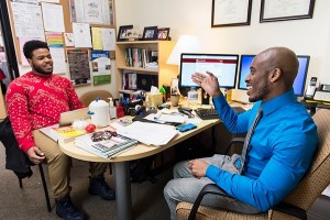 A college scholar advisor meets with an undergraduate student.