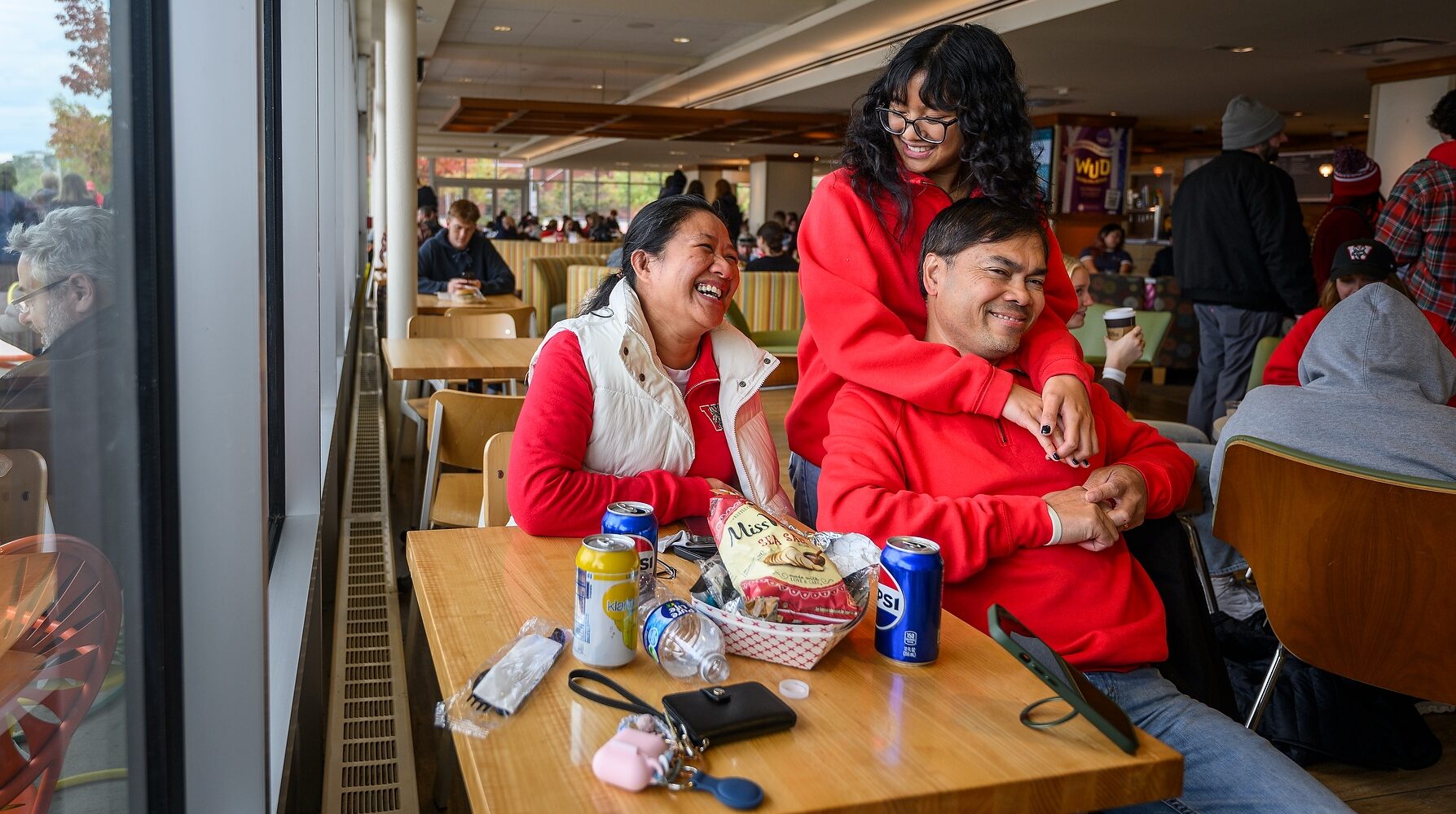 Rochelle Alamodin and Charlie Alamodin from Kenosha, Wisconsin enjoy time with their daughter, first-year undergraduate Kayla Rose Alamodin.